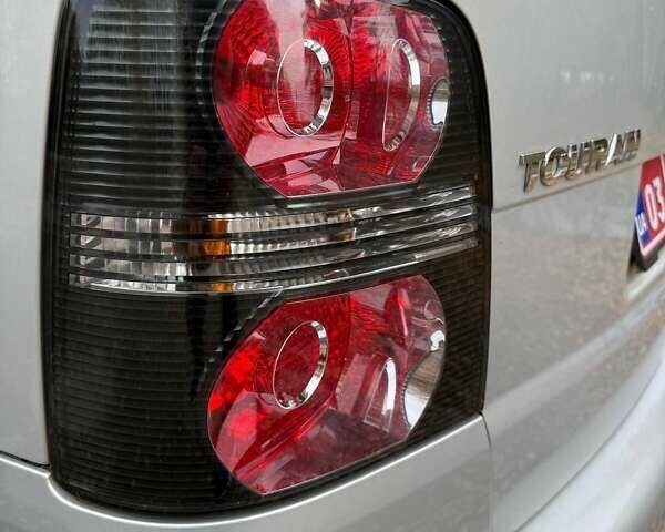 Сірий Фольксваген Кросс Туран, об'ємом двигуна 1.4 л та пробігом 159 тис. км за 8300 $, фото 48 на Automoto.ua