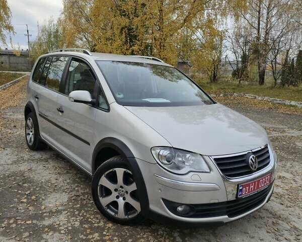 Сірий Фольксваген Кросс Туран, об'ємом двигуна 1.4 л та пробігом 159 тис. км за 8300 $, фото 19 на Automoto.ua