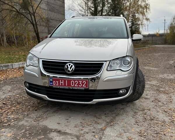 Сірий Фольксваген Кросс Туран, об'ємом двигуна 1.4 л та пробігом 159 тис. км за 8300 $, фото 17 на Automoto.ua