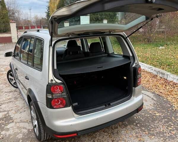 Сірий Фольксваген Кросс Туран, об'ємом двигуна 1.4 л та пробігом 159 тис. км за 8300 $, фото 8 на Automoto.ua