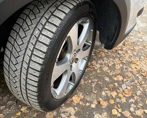 Сірий Фольксваген Кросс Туран, об'ємом двигуна 1.4 л та пробігом 159 тис. км за 8300 $, фото 14 на Automoto.ua