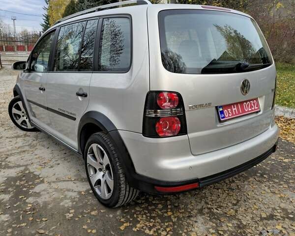 Сірий Фольксваген Кросс Туран, об'ємом двигуна 1.4 л та пробігом 159 тис. км за 8300 $, фото 25 на Automoto.ua