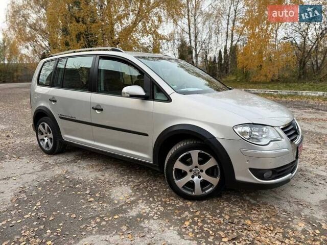 Сірий Фольксваген Кросс Туран, об'ємом двигуна 1.4 л та пробігом 159 тис. км за 8300 $, фото 10 на Automoto.ua