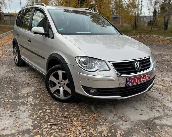 Сірий Фольксваген Кросс Туран, об'ємом двигуна 1.4 л та пробігом 159 тис. км за 8300 $, фото 13 на Automoto.ua