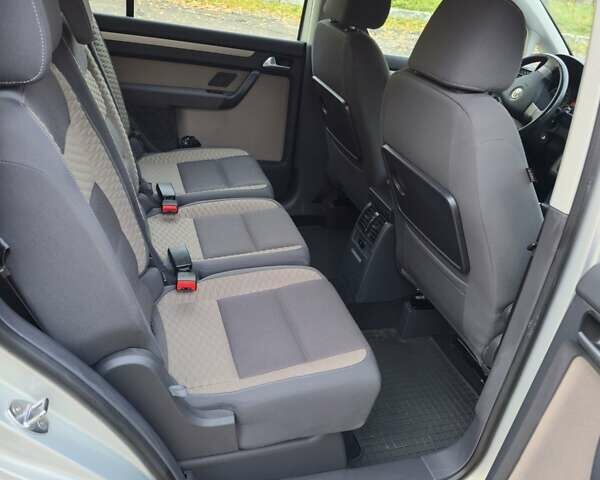 Сірий Фольксваген Кросс Туран, об'ємом двигуна 1.4 л та пробігом 159 тис. км за 8300 $, фото 28 на Automoto.ua