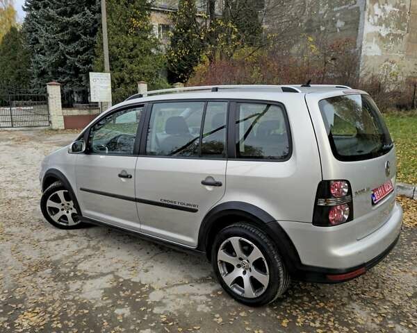 Сірий Фольксваген Кросс Туран, об'ємом двигуна 1.4 л та пробігом 159 тис. км за 8300 $, фото 23 на Automoto.ua