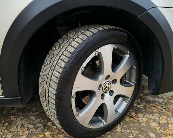 Сірий Фольксваген Кросс Туран, об'ємом двигуна 1.4 л та пробігом 159 тис. км за 8300 $, фото 26 на Automoto.ua