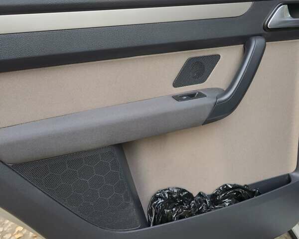 Сірий Фольксваген Кросс Туран, об'ємом двигуна 1.4 л та пробігом 159 тис. км за 8300 $, фото 39 на Automoto.ua