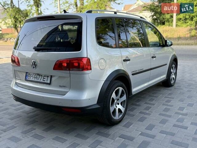 Серый Фольксваген Кросс Туран, объемом двигателя 1.4 л и пробегом 210 тыс. км за 11900 $, фото 4 на Automoto.ua