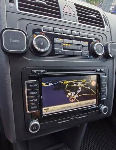 Серый Фольксваген Кросс Туран, объемом двигателя 1.4 л и пробегом 210 тыс. км за 11900 $, фото 9 на Automoto.ua