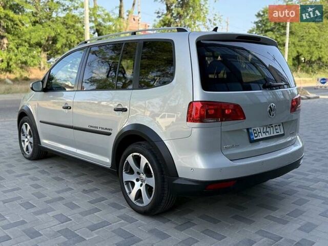 Серый Фольксваген Кросс Туран, объемом двигателя 1.4 л и пробегом 210 тыс. км за 11900 $, фото 3 на Automoto.ua