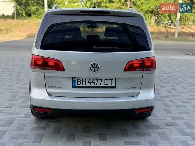 Серый Фольксваген Кросс Туран, объемом двигателя 1.4 л и пробегом 210 тыс. км за 11900 $, фото 5 на Automoto.ua
