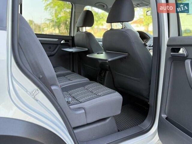 Серый Фольксваген Кросс Туран, объемом двигателя 1.4 л и пробегом 210 тыс. км за 11900 $, фото 7 на Automoto.ua