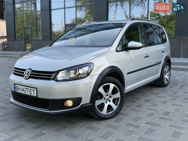 Серый Фольксваген Кросс Туран, объемом двигателя 1.4 л и пробегом 210 тыс. км за 11900 $, фото 1 на Automoto.ua