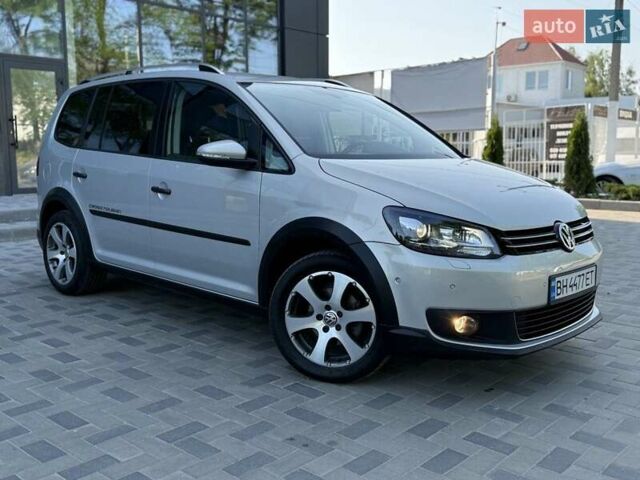 Серый Фольксваген Кросс Туран, объемом двигателя 1.4 л и пробегом 210 тыс. км за 11900 $, фото 2 на Automoto.ua