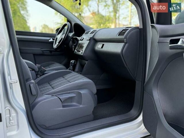 Серый Фольксваген Кросс Туран, объемом двигателя 1.4 л и пробегом 210 тыс. км за 11900 $, фото 6 на Automoto.ua