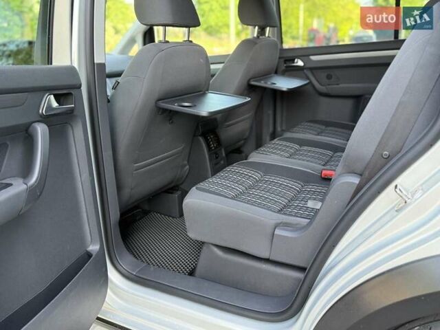 Серый Фольксваген Кросс Туран, объемом двигателя 1.4 л и пробегом 210 тыс. км за 11900 $, фото 8 на Automoto.ua