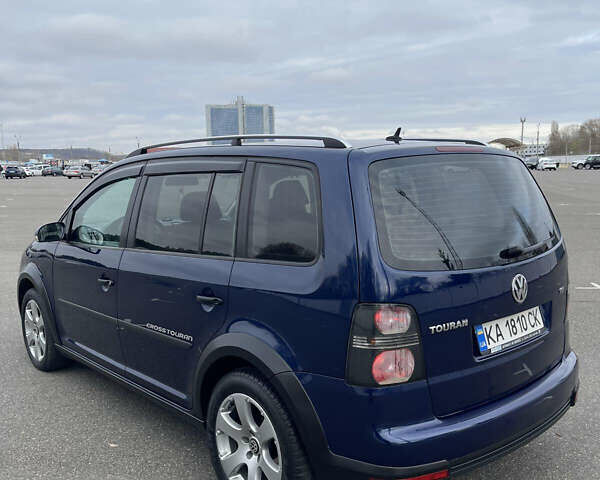 Синий Фольксваген Кросс Туран, объемом двигателя 1.4 л и пробегом 198 тыс. км за 6750 $, фото 4 на Automoto.ua