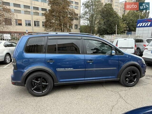 Синий Фольксваген Кросс Туран, объемом двигателя 1.4 л и пробегом 324 тыс. км за 5500 $, фото 5 на Automoto.ua