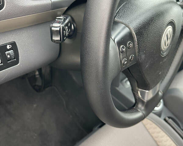 Синий Фольксваген Кросс Туран, объемом двигателя 1.4 л и пробегом 198 тыс. км за 6750 $, фото 19 на Automoto.ua