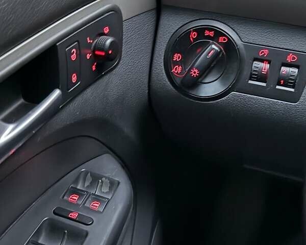 Синий Фольксваген Кросс Туран, объемом двигателя 1.4 л и пробегом 324 тыс. км за 5500 $, фото 16 на Automoto.ua