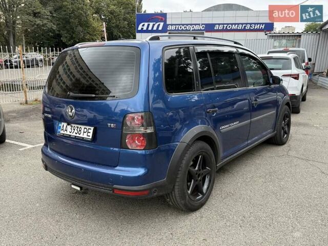Синий Фольксваген Кросс Туран, объемом двигателя 1.4 л и пробегом 324 тыс. км за 5500 $, фото 4 на Automoto.ua