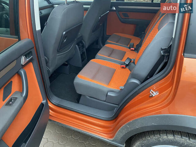 Помаранчевий Фольксваген Кросс Туран, об'ємом двигуна 1.4 л та пробігом 200 тис. км за 7500 $, фото 21 на Automoto.ua