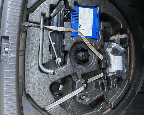 Помаранчевий Фольксваген Кросс Туран, об'ємом двигуна 1.4 л та пробігом 200 тис. км за 7500 $, фото 24 на Automoto.ua