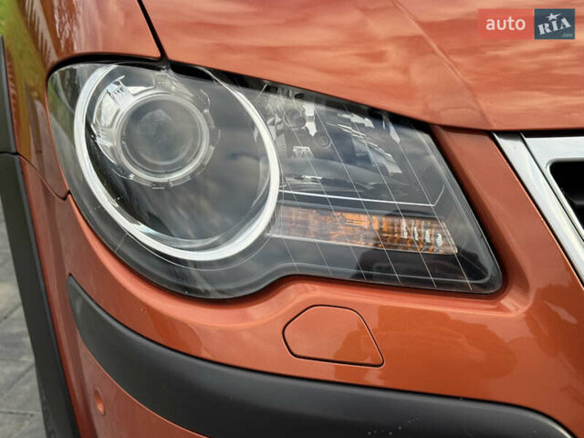Оранжевый Фольксваген Кросс Туран, объемом двигателя 1.4 л и пробегом 232 тыс. км за 8300 $, фото 54 на Automoto.ua