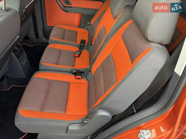 Оранжевый Фольксваген Кросс Туран, объемом двигателя 1.4 л и пробегом 232 тыс. км за 8300 $, фото 74 на Automoto.ua