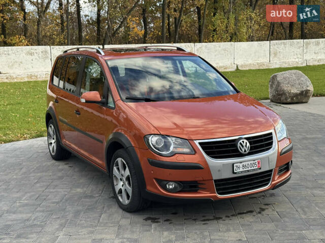Оранжевый Фольксваген Кросс Туран, объемом двигателя 1.4 л и пробегом 232 тыс. км за 8300 $, фото 55 на Automoto.ua
