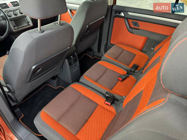 Оранжевый Фольксваген Кросс Туран, объемом двигателя 1.4 л и пробегом 232 тыс. км за 8300 $, фото 77 на Automoto.ua