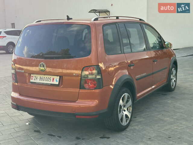 Оранжевый Фольксваген Кросс Туран, объемом двигателя 1.4 л и пробегом 232 тыс. км за 8300 $, фото 25 на Automoto.ua