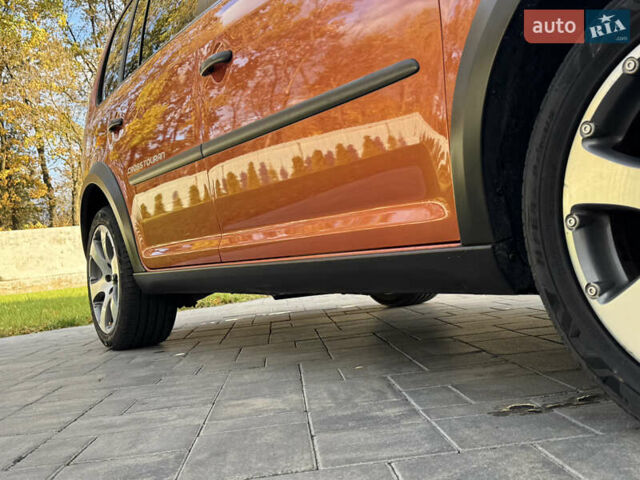 Оранжевый Фольксваген Кросс Туран, объемом двигателя 1.4 л и пробегом 232 тыс. км за 8300 $, фото 28 на Automoto.ua