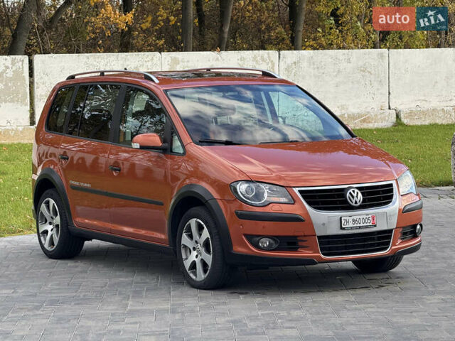 Оранжевый Фольксваген Кросс Туран, объемом двигателя 1.4 л и пробегом 232 тыс. км за 8300 $, фото 56 на Automoto.ua