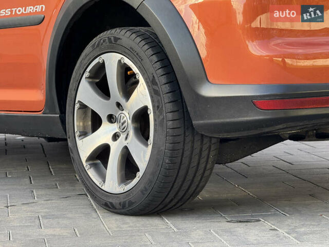 Оранжевый Фольксваген Кросс Туран, объемом двигателя 1.4 л и пробегом 232 тыс. км за 8300 $, фото 17 на Automoto.ua