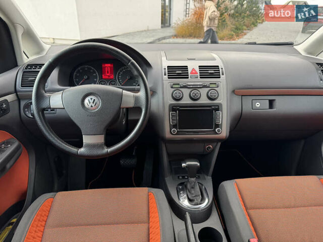 Оранжевый Фольксваген Кросс Туран, объемом двигателя 1.4 л и пробегом 232 тыс. км за 8300 $, фото 80 на Automoto.ua