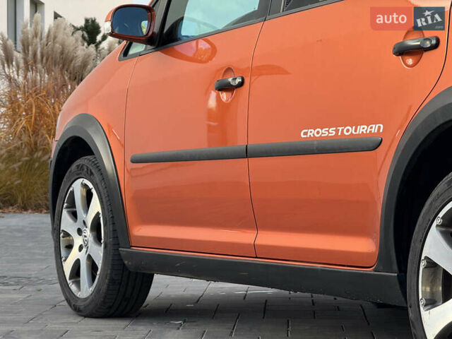 Оранжевый Фольксваген Кросс Туран, объемом двигателя 1.4 л и пробегом 232 тыс. км за 8300 $, фото 19 на Automoto.ua