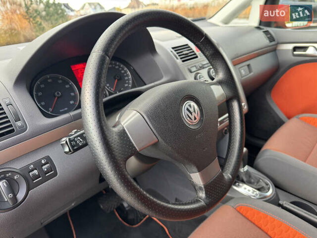 Оранжевый Фольксваген Кросс Туран, объемом двигателя 1.4 л и пробегом 232 тыс. км за 8300 $, фото 72 на Automoto.ua