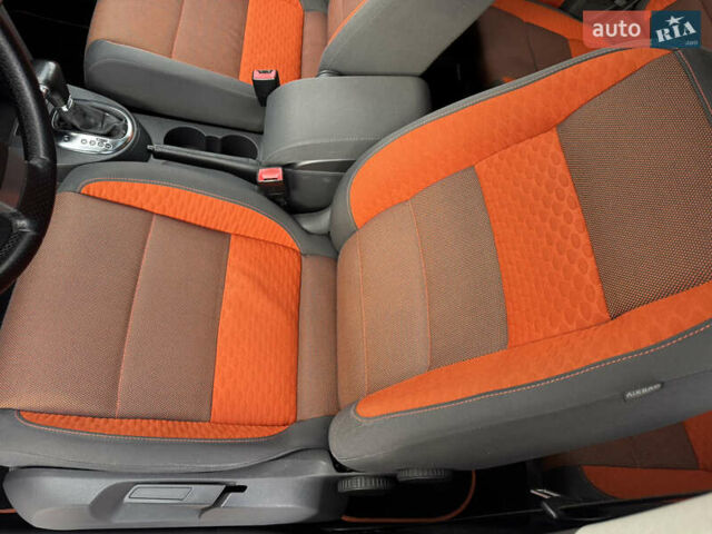 Оранжевый Фольксваген Кросс Туран, объемом двигателя 1.4 л и пробегом 232 тыс. км за 8300 $, фото 62 на Automoto.ua