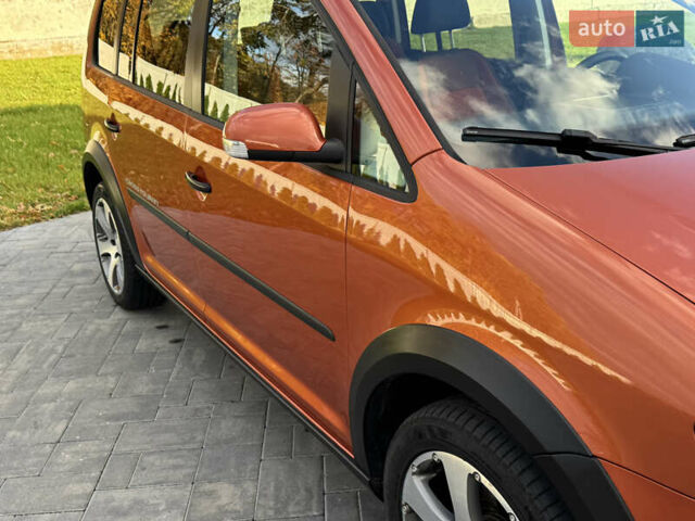 Оранжевый Фольксваген Кросс Туран, объемом двигателя 1.4 л и пробегом 232 тыс. км за 8300 $, фото 30 на Automoto.ua