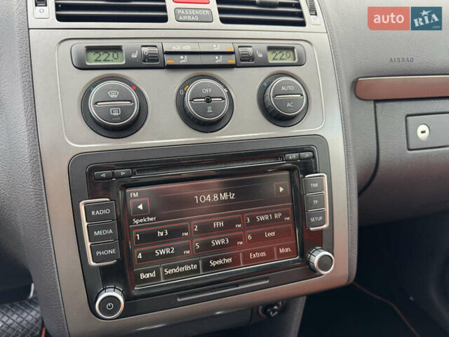 Оранжевый Фольксваген Кросс Туран, объемом двигателя 1.4 л и пробегом 232 тыс. км за 8300 $, фото 84 на Automoto.ua