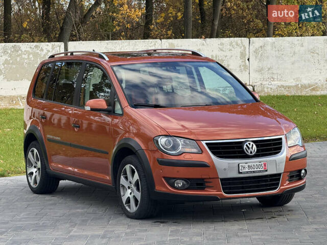 Оранжевый Фольксваген Кросс Туран, объемом двигателя 1.4 л и пробегом 232 тыс. км за 8300 $, фото 57 на Automoto.ua