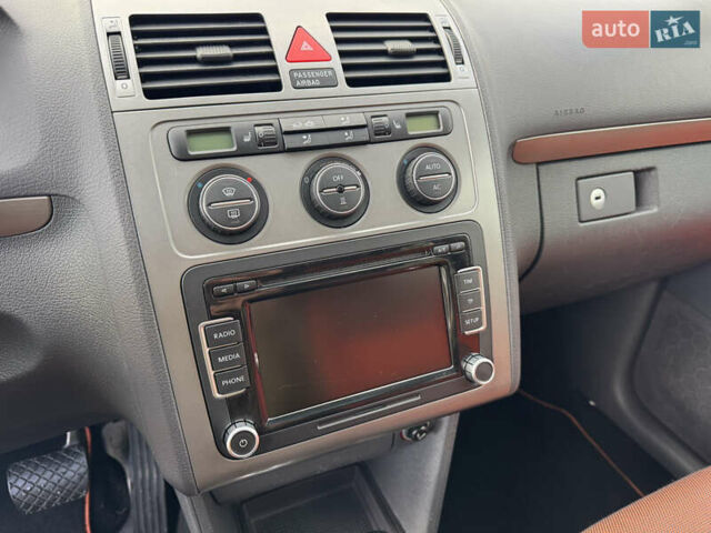 Оранжевый Фольксваген Кросс Туран, объемом двигателя 1.4 л и пробегом 232 тыс. км за 8300 $, фото 64 на Automoto.ua