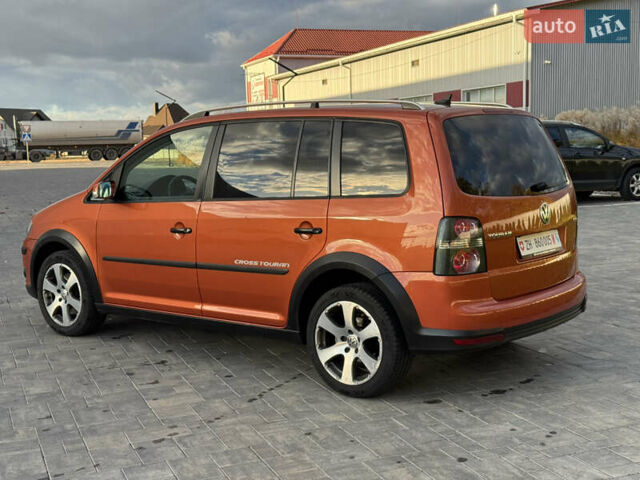 Оранжевый Фольксваген Кросс Туран, объемом двигателя 1.4 л и пробегом 232 тыс. км за 8300 $, фото 14 на Automoto.ua