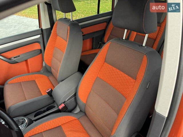 Оранжевый Фольксваген Кросс Туран, объемом двигателя 1.4 л и пробегом 232 тыс. км за 8300 $, фото 61 на Automoto.ua