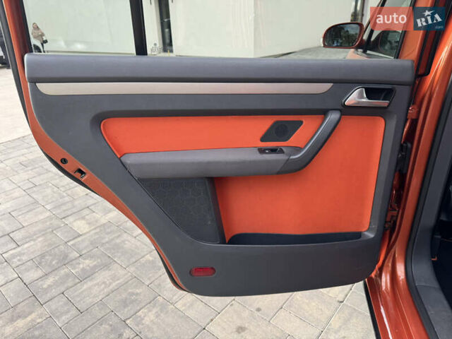 Оранжевый Фольксваген Кросс Туран, объемом двигателя 1.4 л и пробегом 232 тыс. км за 8300 $, фото 79 на Automoto.ua