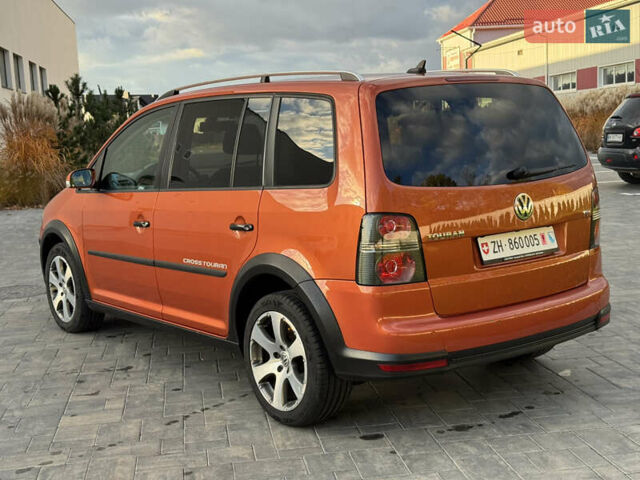 Оранжевый Фольксваген Кросс Туран, объемом двигателя 1.4 л и пробегом 232 тыс. км за 8300 $, фото 15 на Automoto.ua