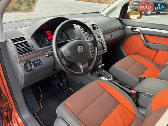 Оранжевый Фольксваген Кросс Туран, объемом двигателя 1.4 л и пробегом 232 тыс. км за 8300 $, фото 73 на Automoto.ua