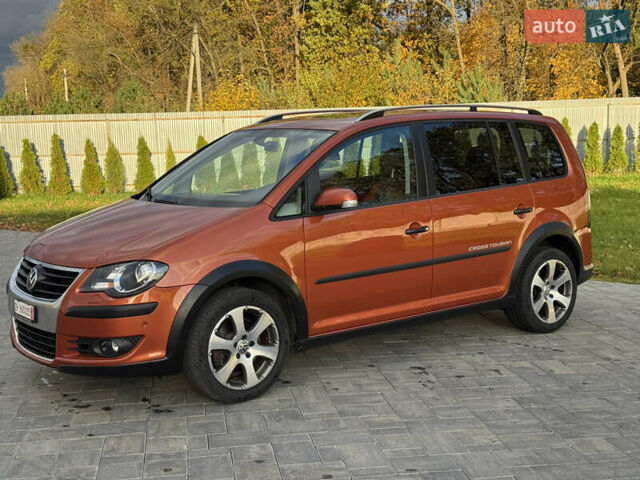 Оранжевый Фольксваген Кросс Туран, объемом двигателя 1.4 л и пробегом 232 тыс. км за 8300 $, фото 11 на Automoto.ua